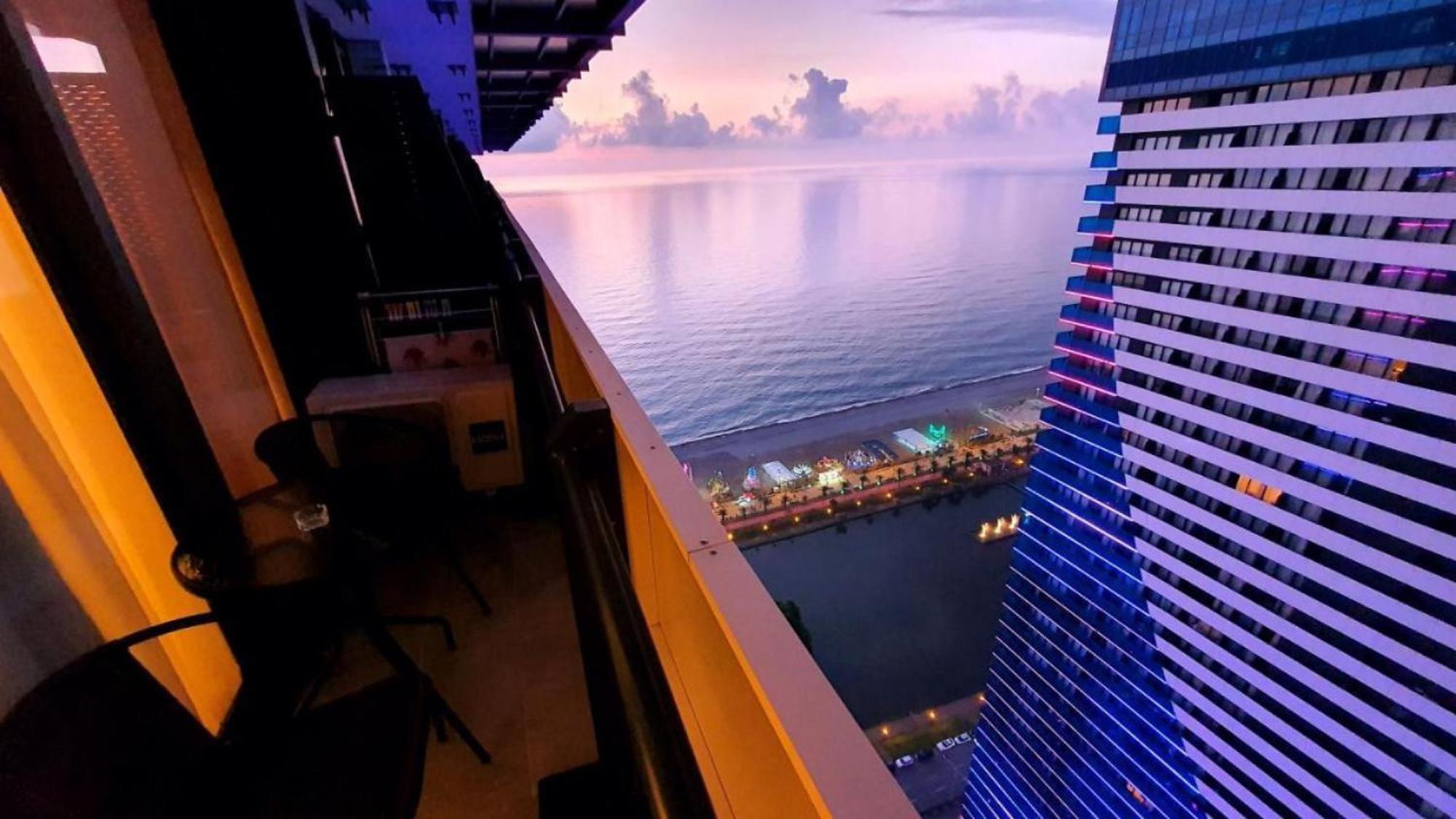 Апарт отель Sea View Orbi City Батуми Экстерьер фото
